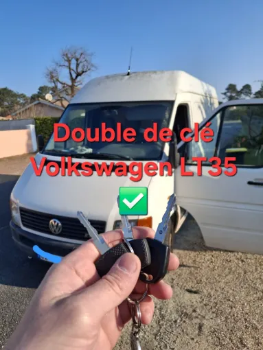 Fabrication de double de clé sur un camion Volkswagen LT35 sur le bassin d'Arcachon, Bordeaux, SOS Auto Clé