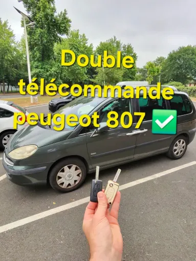 Double de télécommande sur une Peugeot 807 à Pessac, Bordeaux, SOS Auto Clé