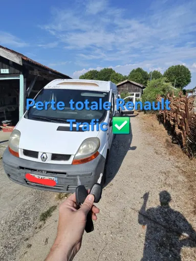 Perte totale sur un Renault Trafic à Biscarosse, Bordeaux, SOS Auto Clé