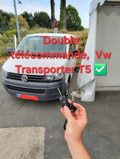 Fabrication d'un double de télécommande pour un Volkswagen Transporter T5 à Mérignac, Bordeaux, SOS Auto Clé