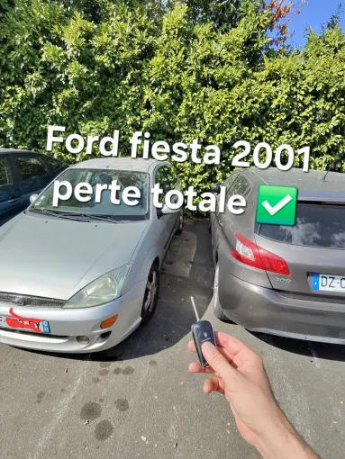 Perte totale sur une ford Fiesta de 2002 à Villenave-d'Ornon, Bordeaux, SOS Auto Clé
