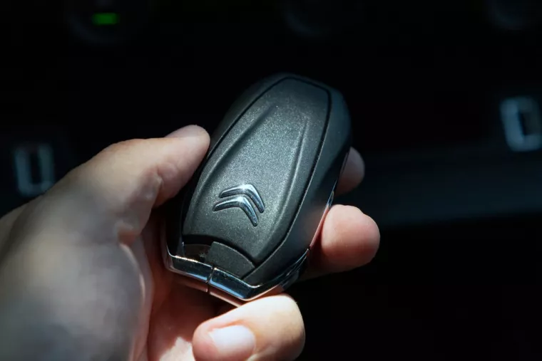 Programmation d'une nouvelle clé de voiture Citroen C3 suite à une perte, Bordeaux, SOS Auto Clé