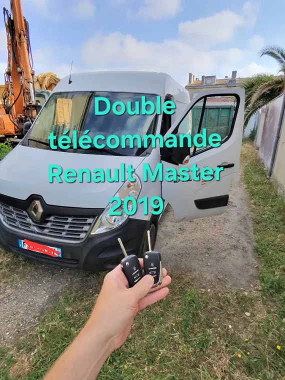 Poubelle de télécommande réalisée sur un Renault Master 3 de 2019 à Bacallan à Bordeaux, Bordeaux, SOS Auto Clé